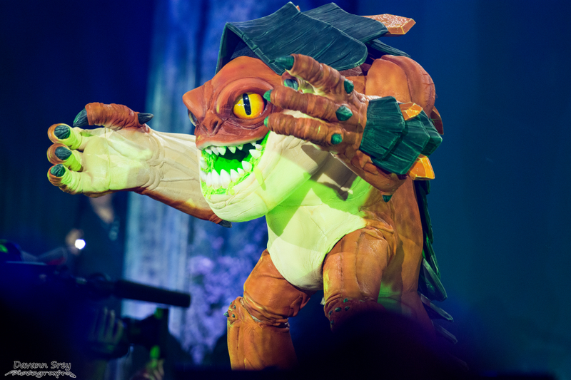 Illustration for article titled The Most Mind-Blowing and Astonishing Cosplay From BlizzCon 2015!
